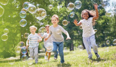 Les droits de l’enfant en crise : l’instabilité politique et les coupes budgétaires impactent les plus jeunes