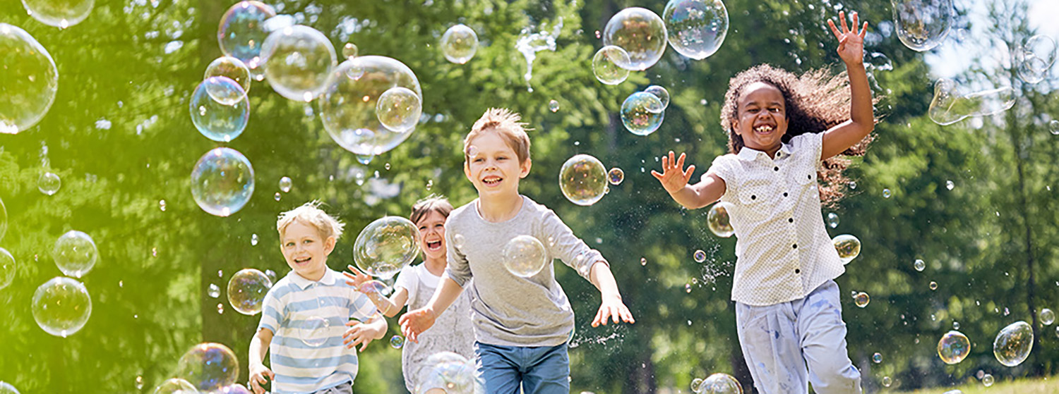 enfants dans la nature